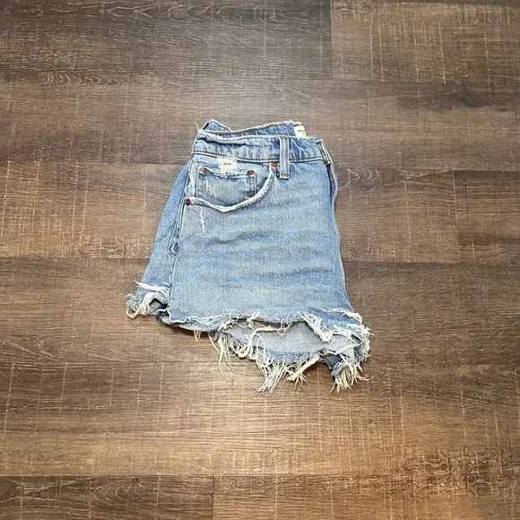 Abercrombie & Fitch The Mom Short High Rise Curve Love Light Denim Wash Size 8 - Picture 4 of 5